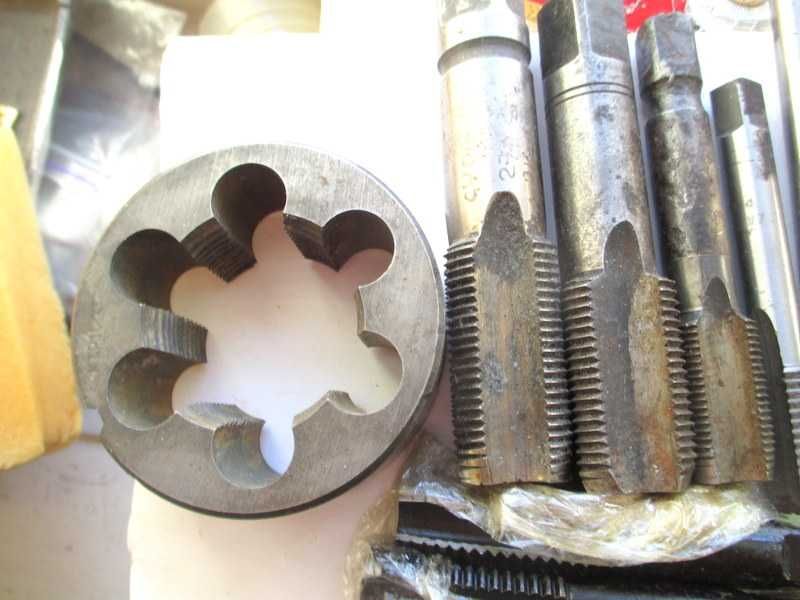 Метчики и плашки времен СССР