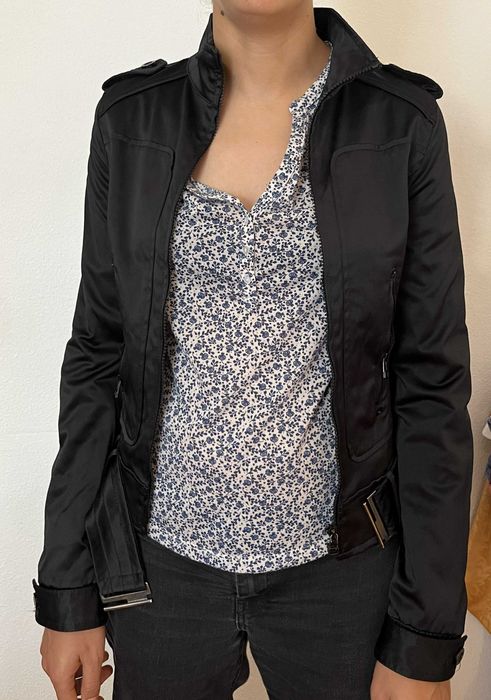 Casaco curto preto de noite