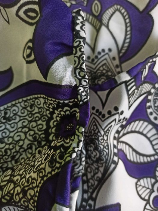 Biała sukienka w fioletowe i czarne wzory maxi vinted retro