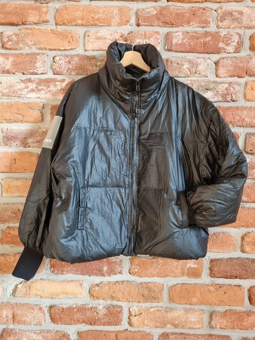 Czarna kurtka Unisono