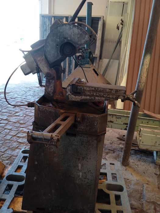 Serrote de disco para cortar tubo barras e ferro trifásico é muito bom