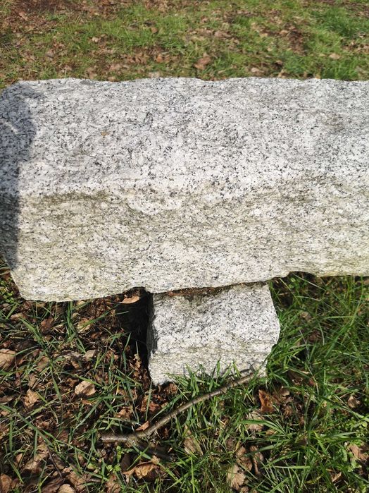 Bloki granitowe, ławki, ognisko