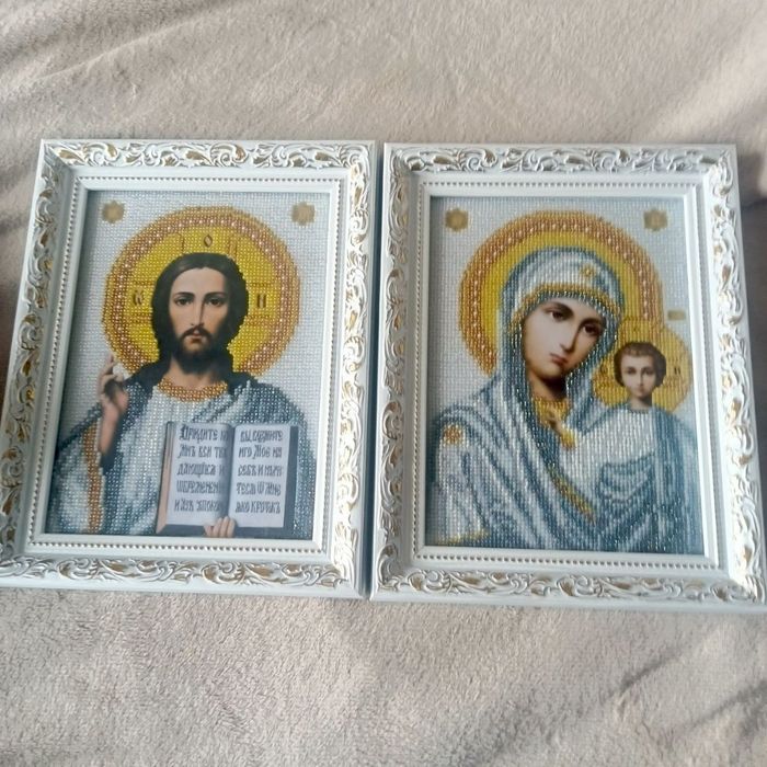 Вишиті бісером ікони у рамці з склом