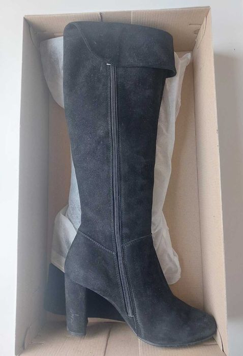 Чорні демісезонні чоботи-ботфорти з натуральної замші Stepter