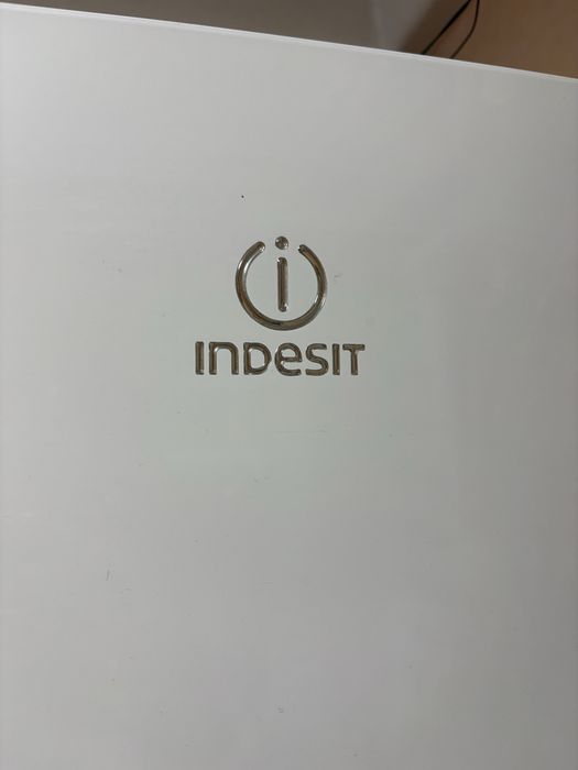 Холодильник Indesit