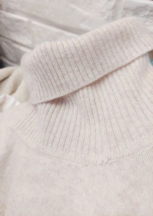 Sweter golf 100% kaszmir ecru beżowy beige soft