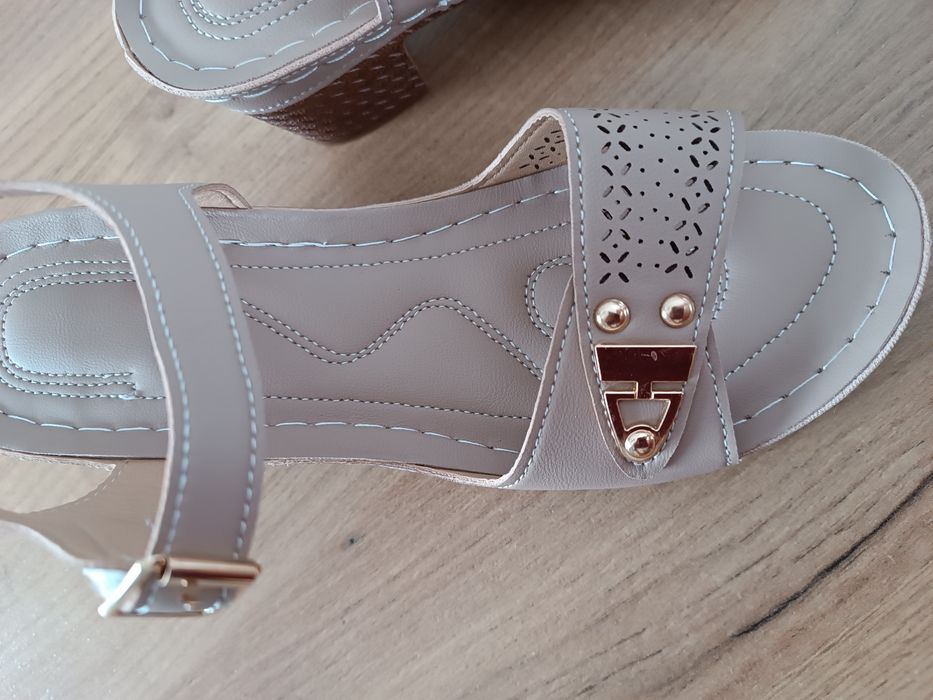 Nowe sandałki beżowe r 41 wkładka 26,5 cm