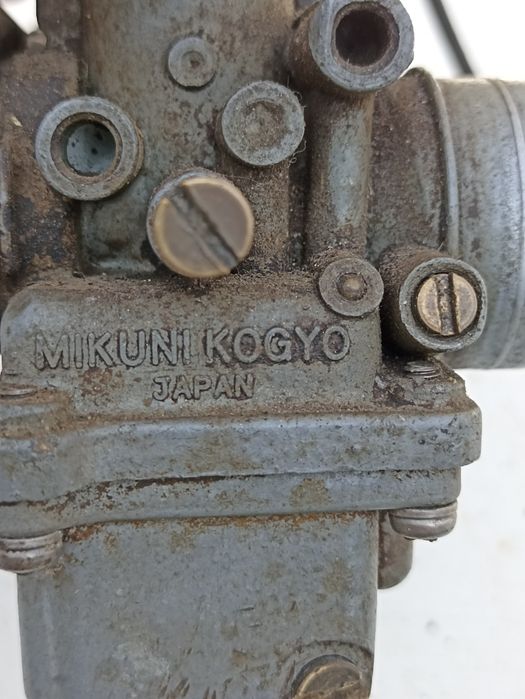 Carburadores duplos Mikuni  Suzuki GT 125