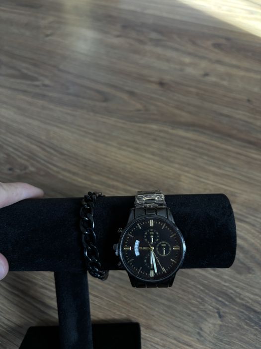 Czarny zegarek z bransoletka