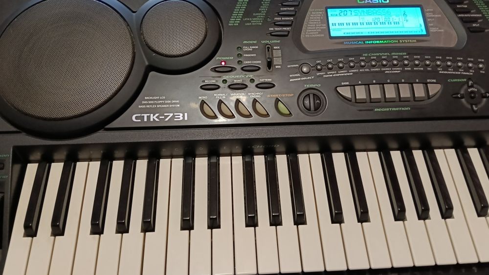 Teclado  Casio 731, com tripé e oferta projetor
