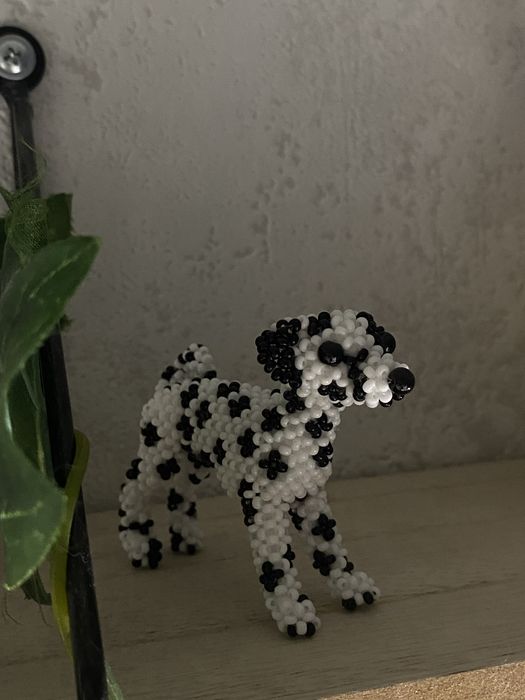 Собака далматинець із бісеру