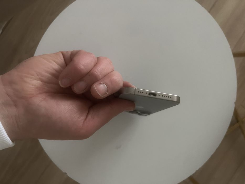 Iphone 15 pro 128 gb natural jak nowy gratisy