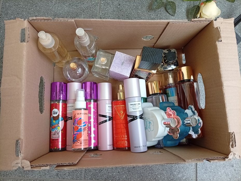 Box kosmetyków na sprzedaż mgiełki perfumy