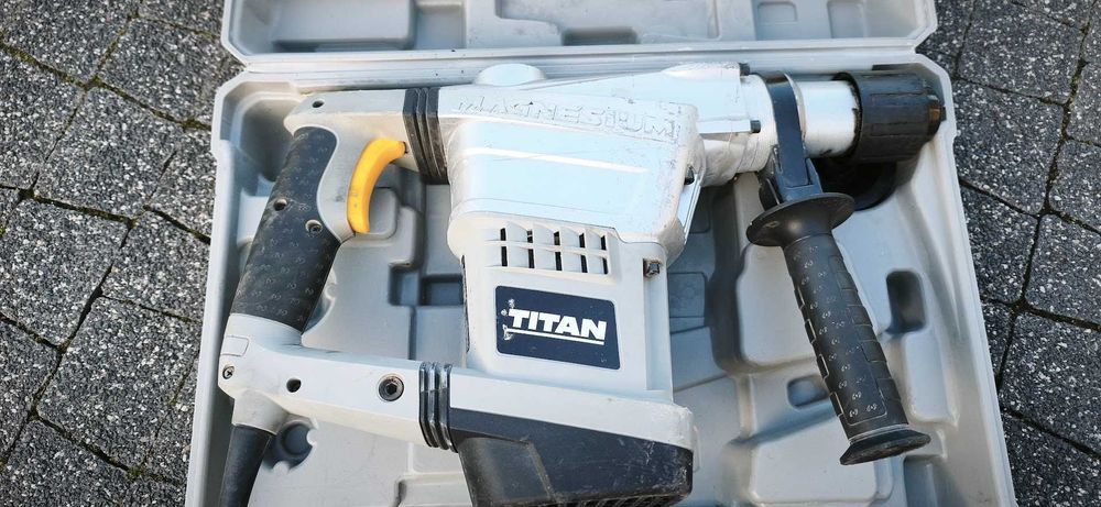 Młot udarowy Titan SDS Max P027