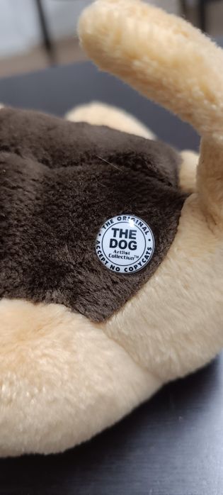 Cão peluche, marca The Dog. Será limpo antes de enviar.
