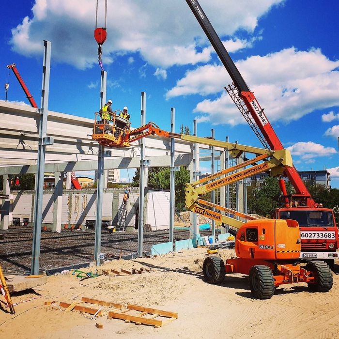 Wynajem podnośników koszowych przegubowych nożycowych  zwyżek  Poznań