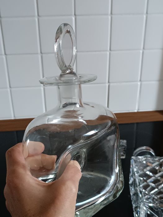Piękne duże karafki