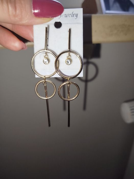 Kolczyki kółka z cyrkonią Reserved złoty kolor wiszące