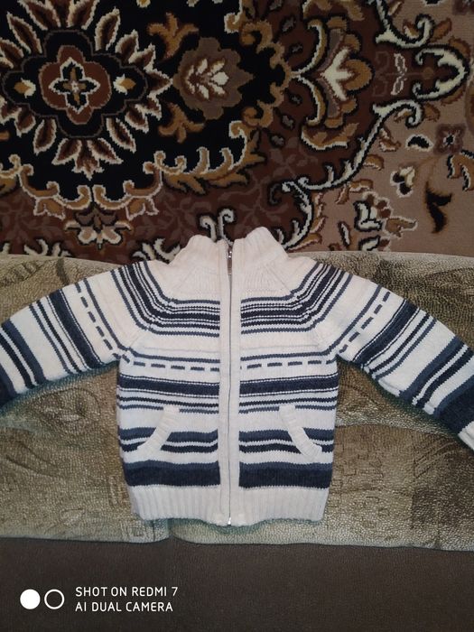 Свитер новый, 3-4 года