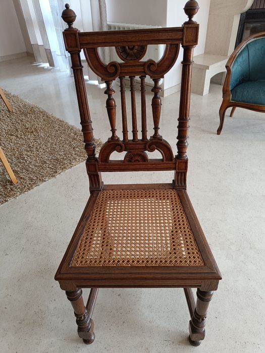 8 Cadeiras  antigas e restauradas, 30 € cada uma