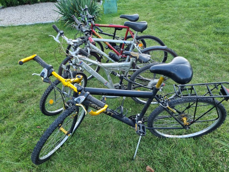 Zestaw pięciu rowerów