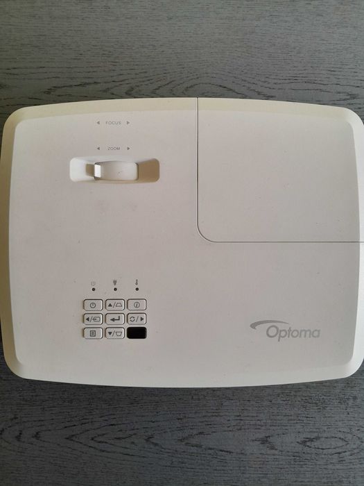 Проектор Optoma (серія 400). Рідна лампа, пробіг менше 15%