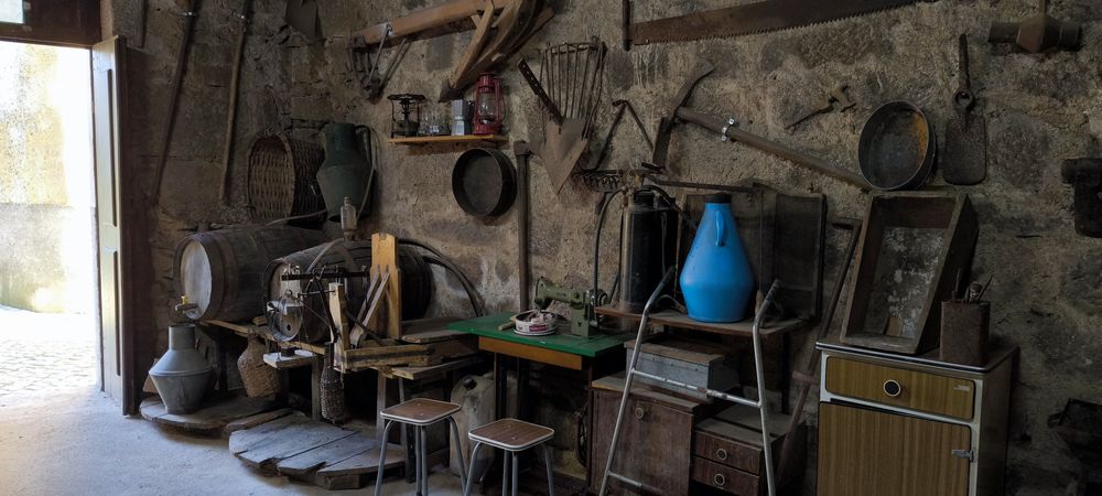 Antiguidades, Alfaias e Ferramentas Agrícolas