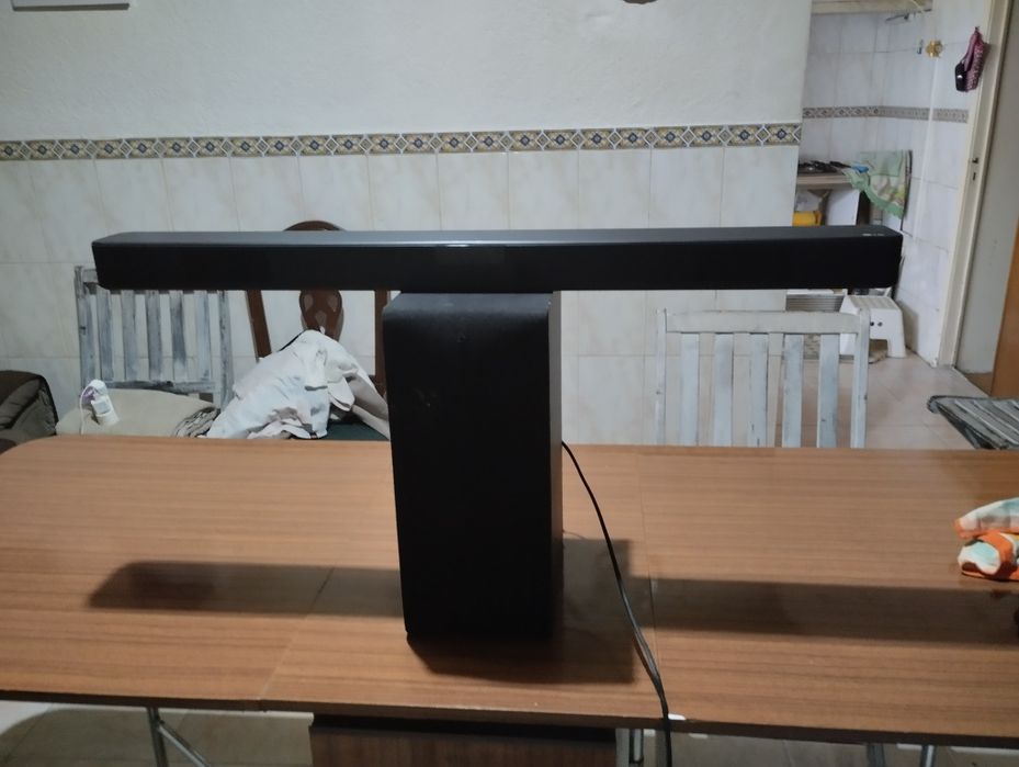 Vendo sistema de som  LG com marcas de uso porém nada partido e tudo o