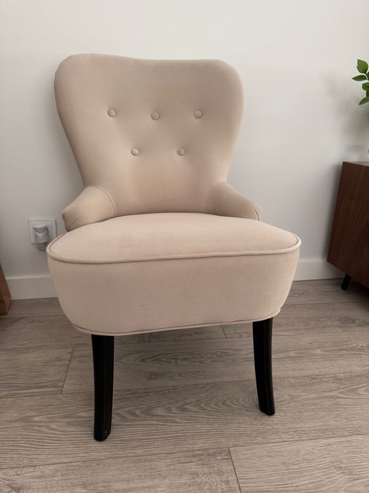Cadeirão bege ikea
