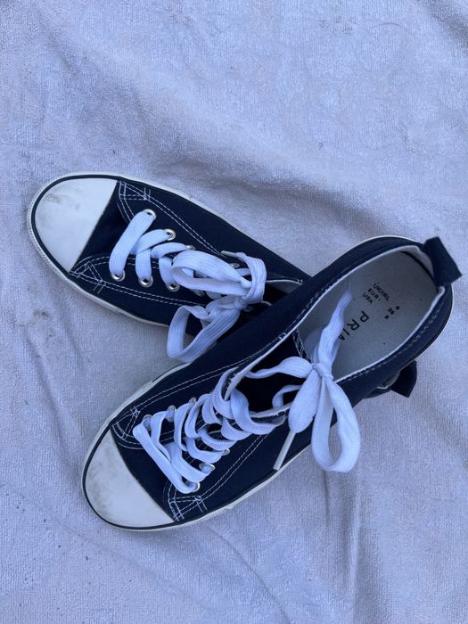 Ténis azuis e branco