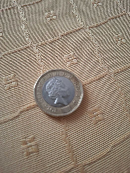Moeda one pound 2016. Face da rainha