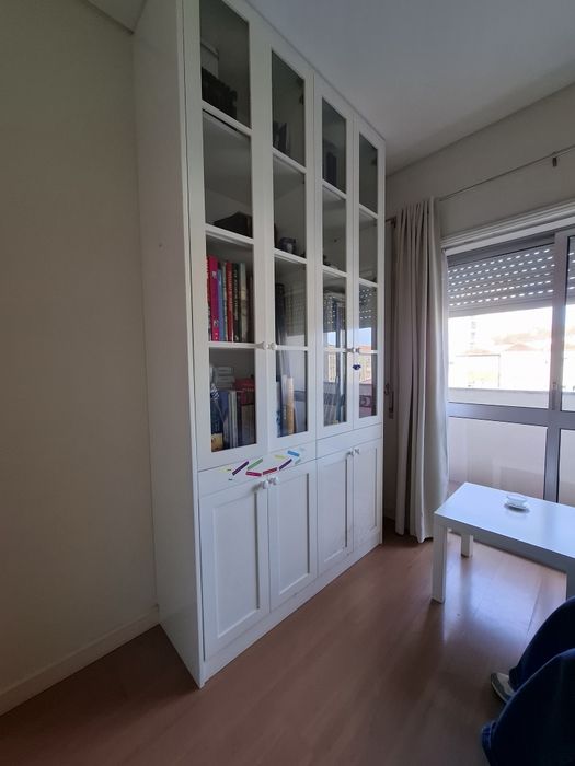 Armário /  vitrine com gavetas