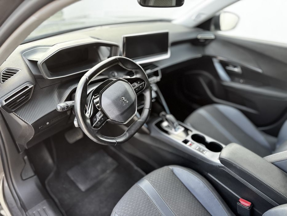 Peugeot 2008 1.5 130cv com poucos Quilómetros