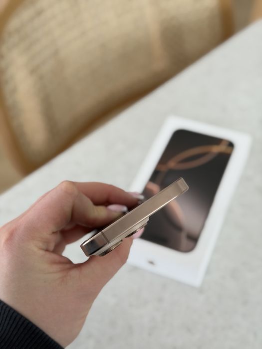Iphone 16 Pro, 256GB, stan idealny, Desert Titanium