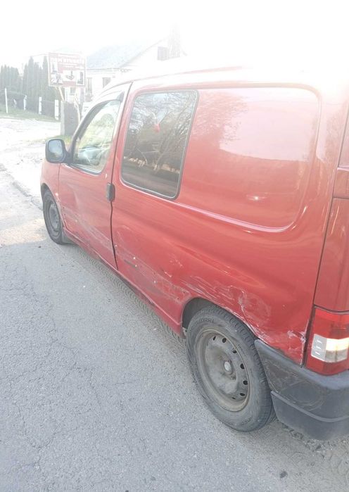 Автомобіль Пежо партнер