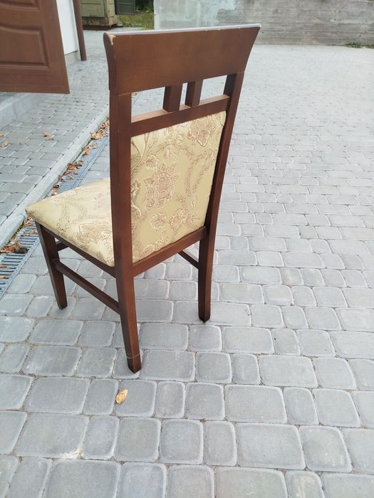 Продам стільці в гарному стані