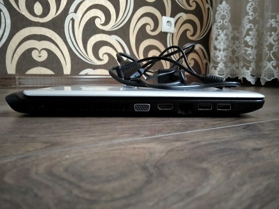 Ноутбук HP 4 ядерний, 2 відеокарти, 4 ОЗУ