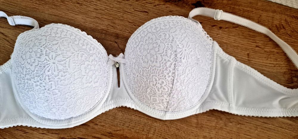 Бюстгальтер  белый  85С