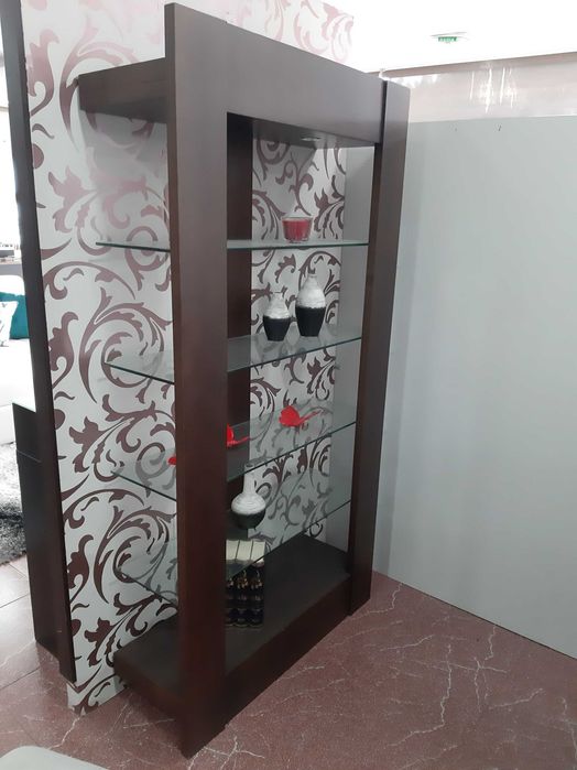 ESTANTE com prateleiras em vidro e com iluminação - NOVA