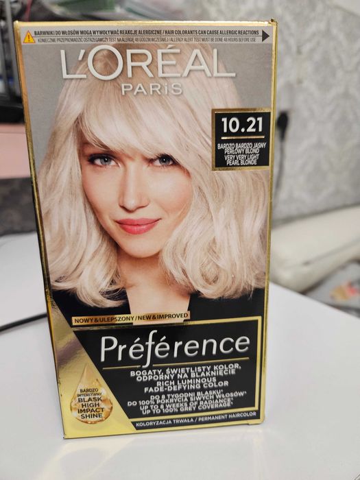 A lady with mesmerizing perlowy blond hair staring into a mirror