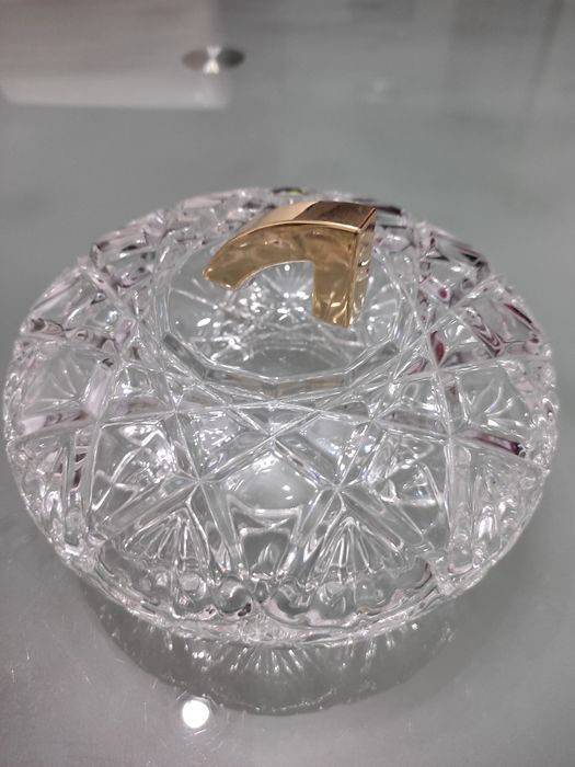 Crystal items.437966024402554881