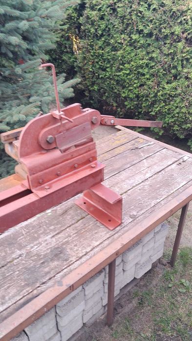 Gilotyna do cięcia blachy