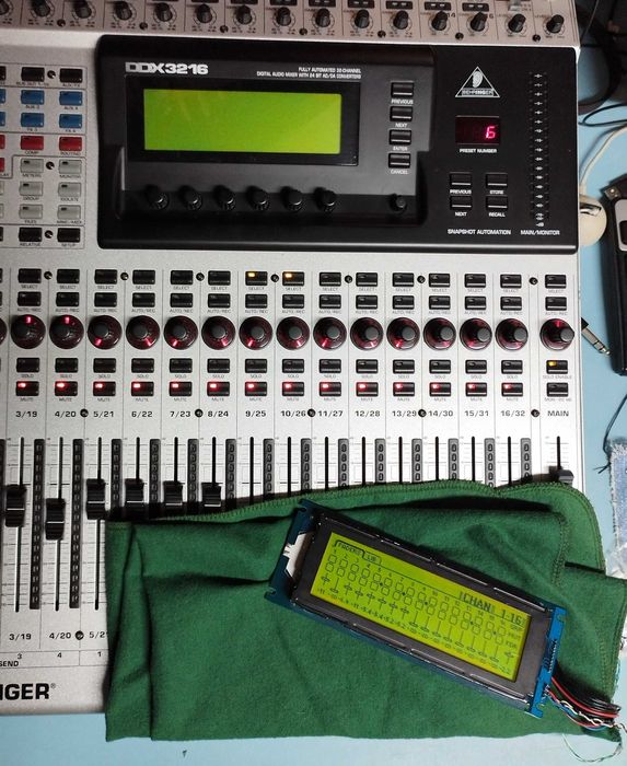 Display para consola digital Behringer DDX3216