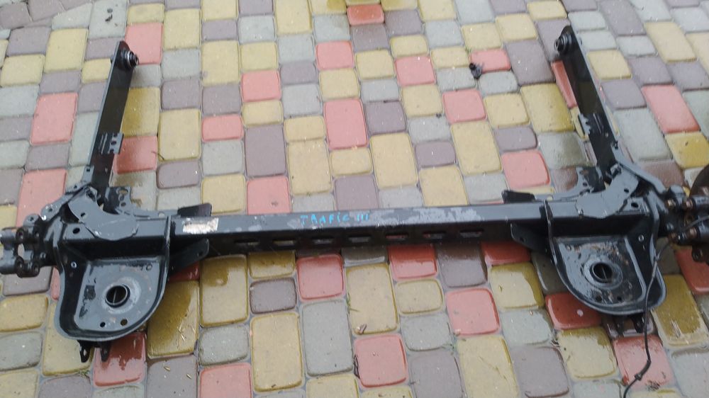 Суппорта предні,задні ,диски Vivaro,Trafic,vw t4 опора пружини..Балка.