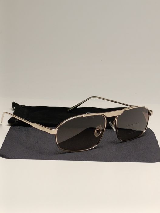 Photochromic Gold Metal