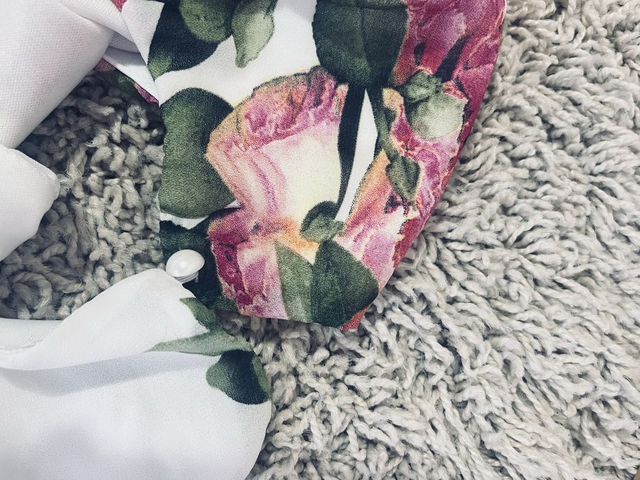 Piekny bialy kombinezon krotki damski rozm s kwiaty