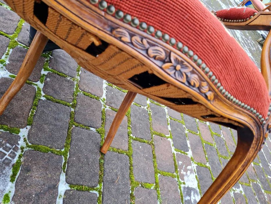 fotel ludwikowski Krzesło stylowe haftowane