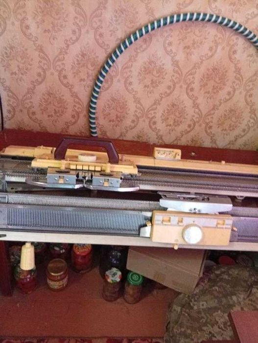 Продам двох фантурну в'язальну машину виробництва Японія