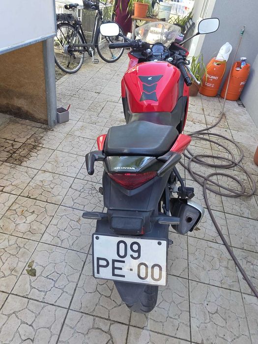 Honda CBR 125 com mala
