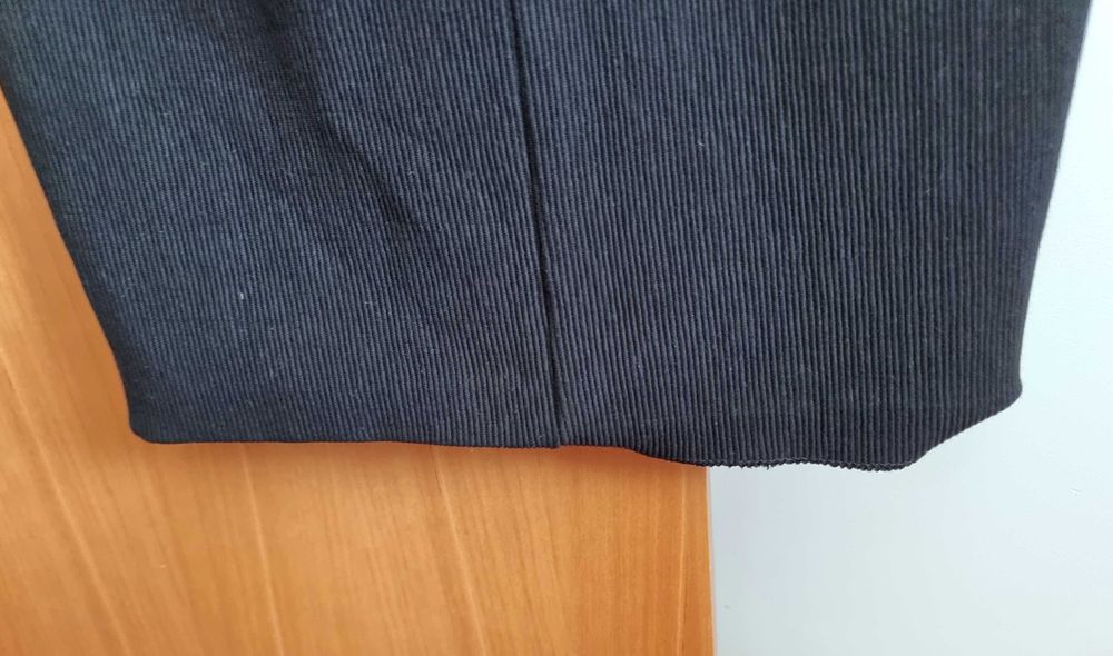 Saia preta de cintura subida Mango 67% algodão, tamanho S
